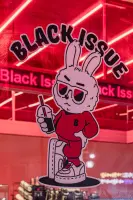 힙한 토끼 캐릭터가 반기는 BLACK ISSUE 카페